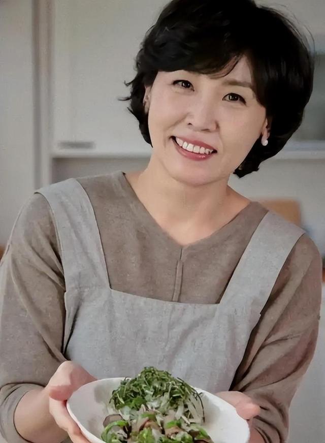 李在明也没想到，访华仅3天，59岁妻子竟凭一个举动给他长脸了