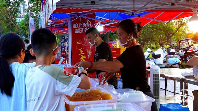 江安“清凉一夏”再燃激情！水枪大战、美食音乐共绘欢乐夜