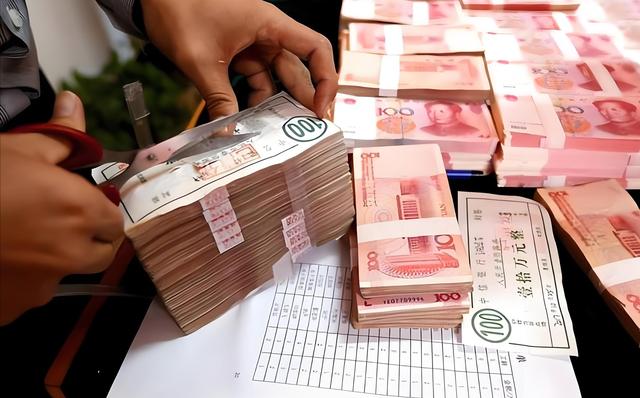 “等等党”大胜利！2025下半年，房子和车子或迎来“白菜价”