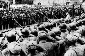 拂晓进攻，黄昏收工，突围逃跑，天黑最好， 黄维黄维，说围就围。图片