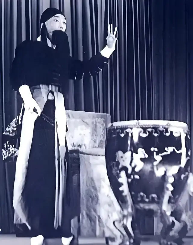 京剧演员谢虹雯：丈夫杨宝森早逝，改嫁张君秋后遭继子继女诟病