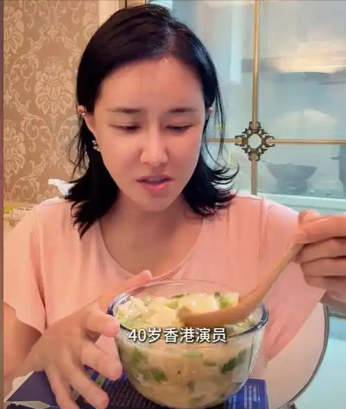 香港三级片女星下嫁农村，曾不雅照满天飞，如今42岁官宣怀孕