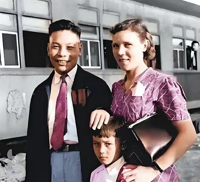 银灰旗袍定格的风华：蒋孝章，藏在蒋家风云里的传奇美人