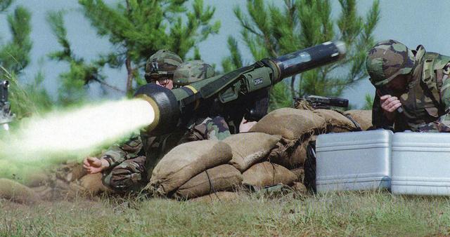 中美两军密会后，中国再次见识到了，特朗普不顾后果的疯狂