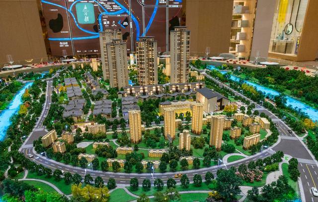 2025年，“咬牙买房”还是“趁早卖房”？内行人给出了4大建议