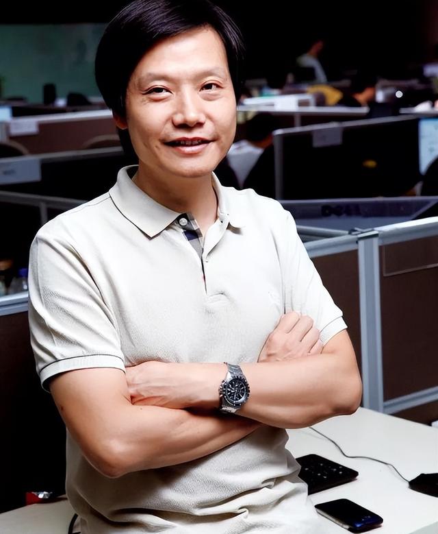 风向变了？官媒接连锐评，没给雷军留一丝体面，董明珠话有人信了