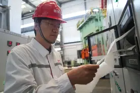 戈壁滩上崛起“钛谷”新高地——探访哈密国内最大钛材加工基地图片