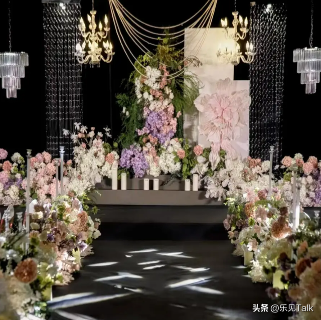 贵州新娘换敬酒服归来，22桌宾客全走光！网友辣评：只有新娘在乎