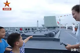 笑死在评论区！小孩哥参观问052D能不能装核弹，网友：稚子问核！图片