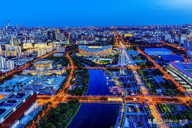 北京出差夜生活攻略：3个路线吃透老城烟火与新地标，错过亏大了