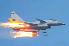 歼10击落阵风，岛内比法国更沮丧：解放军能瞬间摧毁台军防空系统图片