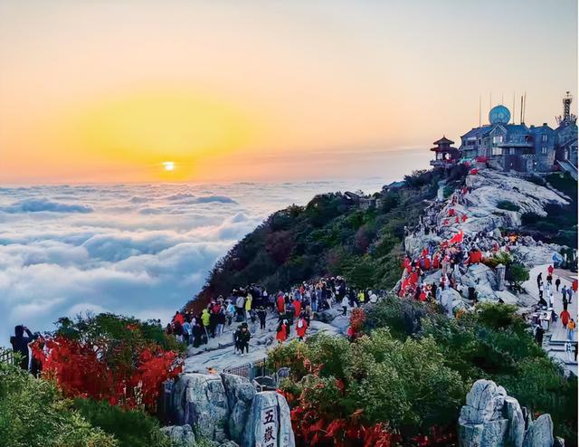 天下泰山丨岱顶黎明 梦幻日出