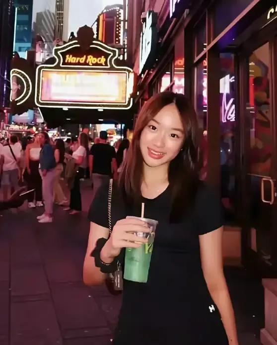 吴尊女儿才14岁，这发育也太好了吧！是不是真的！