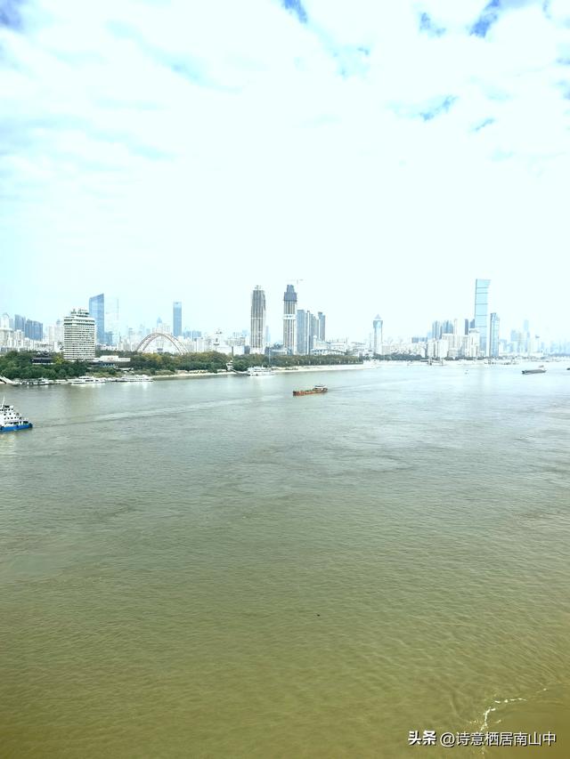 环长江(内环)骑行观光的路线与趣味:一江秋光连天际，满城烟火…