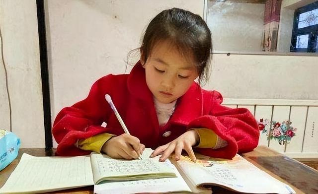 后不后悔？宁夏那个一笑成名拒绝百万签约的小女孩，现在成了这样
