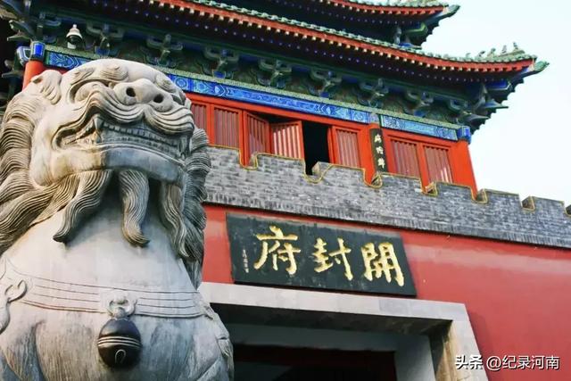 这个夏天百年历史的开封火车站迎来了旅游客流的火爆高峰,