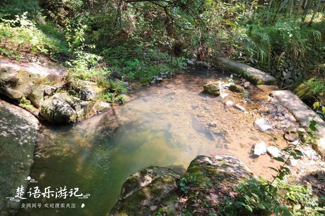 浙江宁波雷虎岩下的古村，犹如被遗忘的山中明珠，堪比世外桃源