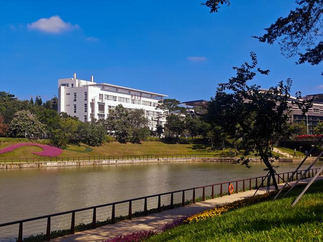 从学苑大道入大沙河绿过大学城后进深圳弯公园流花山景点【高清】