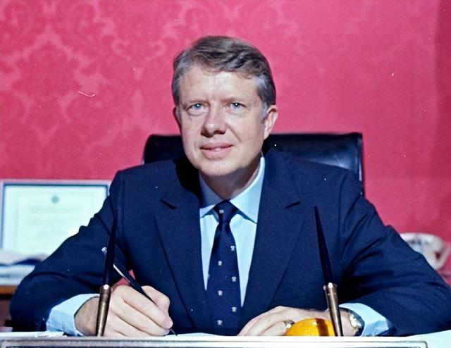 工资3万，副业10亿？特朗普商业帝国有多庞大？