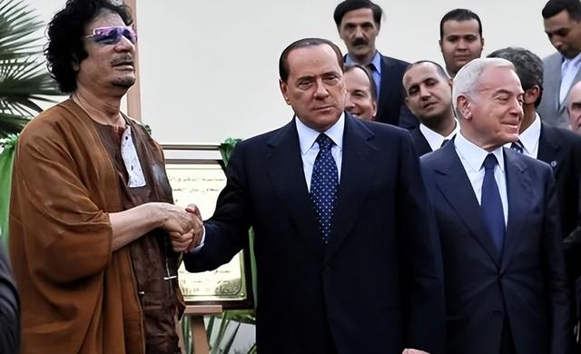 卡扎菲死前：躲进下水道被揪出，对打了他两巴掌的士兵说了两句话