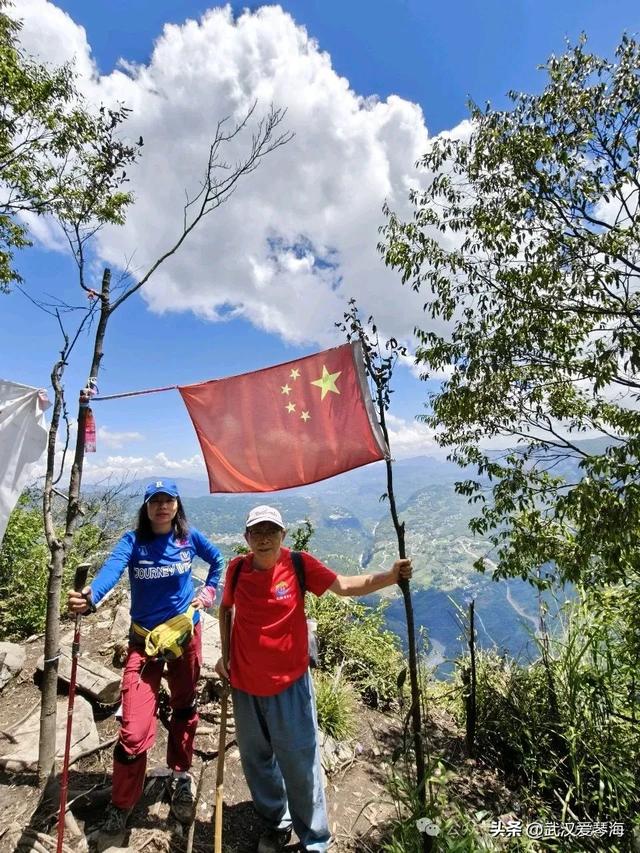 徒步利川朝东岩：华中绝壁的震撼与隐忧，环保徒步爱好者的见闻