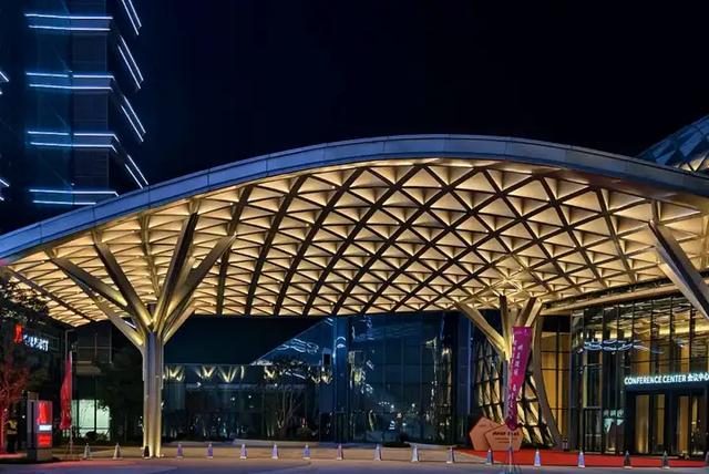 上海周边的南浔古镇，开了一家万豪！造型是大象形状，景观绝了