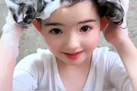 天使宝宝超高容颜黄允知，却被爸爸吐槽三件事，为人父母真不容易图片