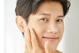 公公在家不洗澡，我把他撵出门，整理他屋子时，我痛不欲生图片