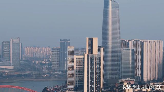四川近期成为焦点的四线城市，坐拥12所高校，还堆着多处免费景点