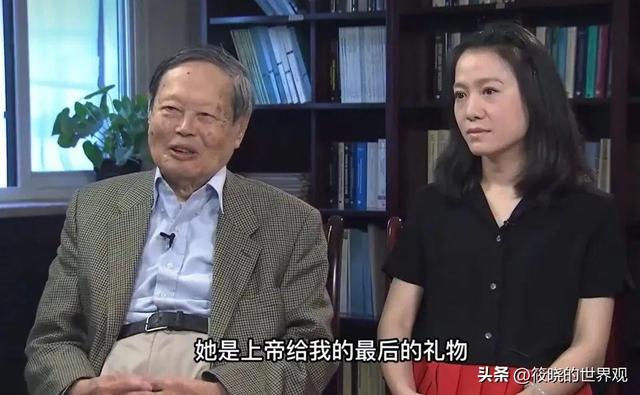 49岁的翁帆也没想到，杨振宁去世后，竟因一个举动实现口碑暴涨