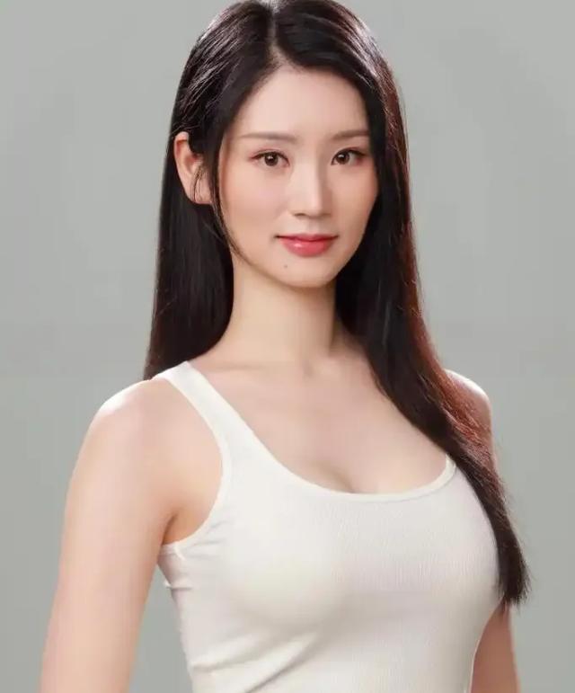 2025港姐14强出炉!身材一个比一个好,我看9号已现出“冠军相”