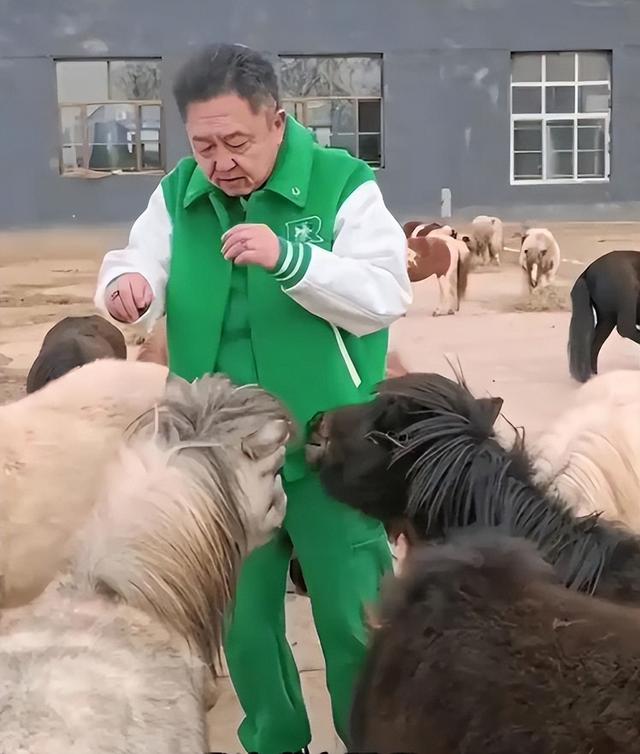 不查不知道一查吓一跳，坐拥北京60亩马场的于谦，私下到底有多壕