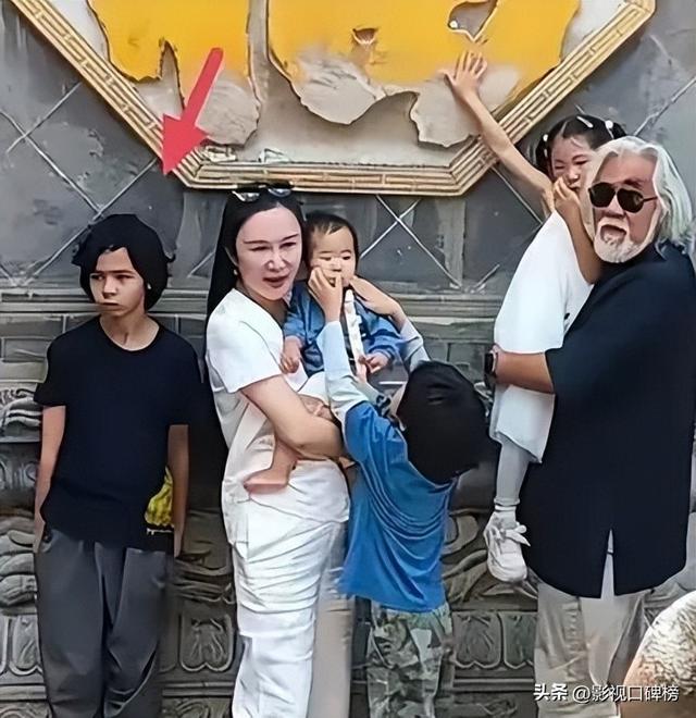 74岁张纪中极限48小时，做完文旅总监，秒飞马来度假