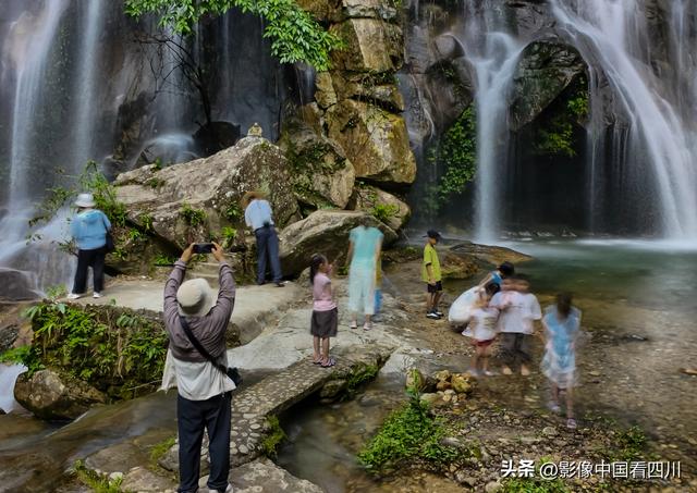 广东信宜：天马山引客来