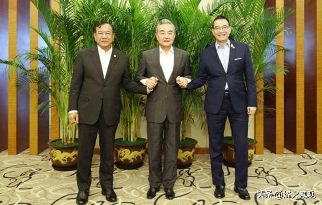 泰柬停火第二天	，中国2000万援助抵柬，王毅当面提出2个要求