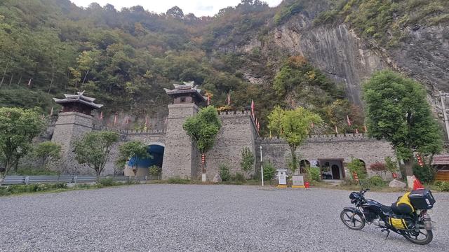 赏秋秦岭，摩旅商洛（04）陕南第一关，楚北第一门，打卡牛心关