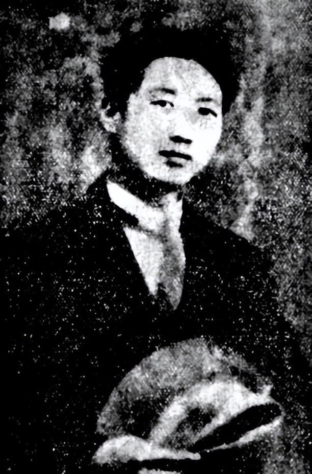 瞿秋白36岁慷慨赴死，建国后毛主席却说：以后少纪念他，这是为何