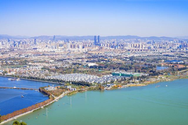 西南地区唯一的特大城市，GDP破8000亿，享有“春城”的美誉