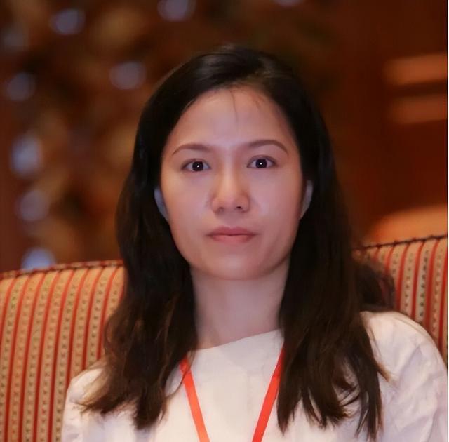 18年，杨振宁儿女从美国来看望父亲与翁帆，一家人在三峡其乐融融
