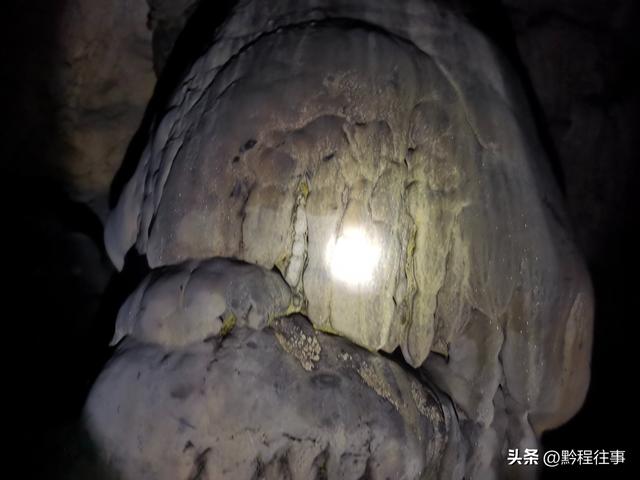 寻找一个古人类遗址不遇，居然无意间发现了一个躲匪洞