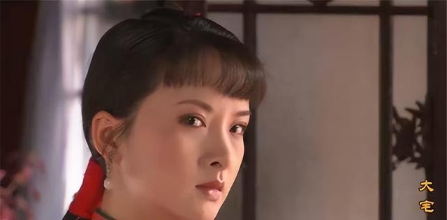 吃里扒外！定居美国13年，回国捞金惨遭“驱逐”，52岁活成了笑话