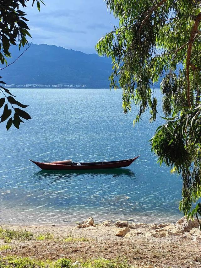 旅游美景怎么看才不踩坑？避开网红滤镜，寻找真正值得去的风景