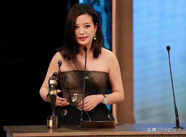 封杀四年，49岁赵薇突传消息，因胃癌去世传闻5个月前就真相大白