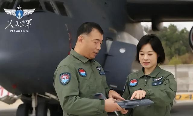 阅兵女机长身份曝光！私生活被扒牺牲太大，老公不简单，央视点名