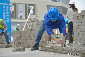 白帽子在工地什么级别？白帽子说了算，不同颜色的帽子代表什么图片