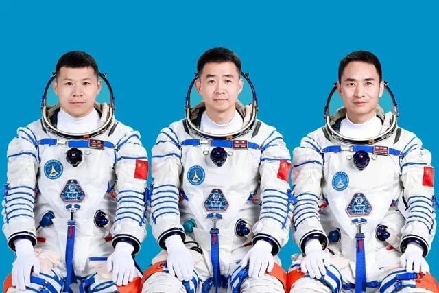 神舟二十号已飞3个月，10月底返航，飞船为何要经受1000多℃灼烧