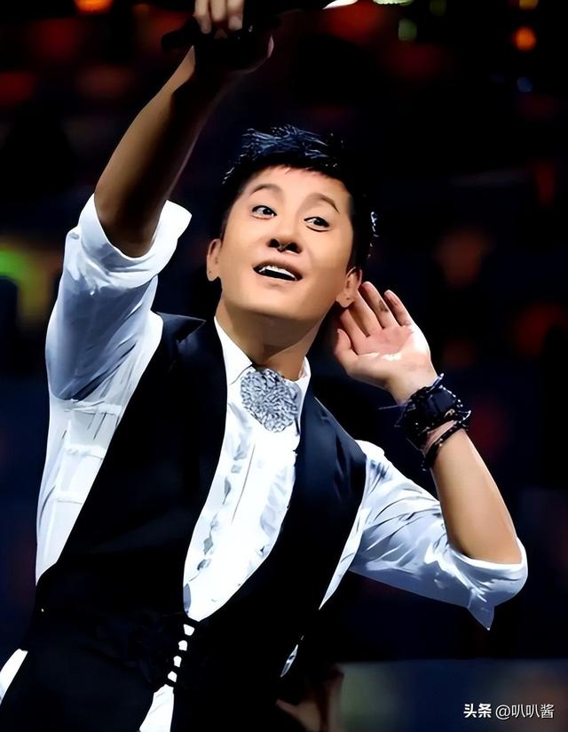 他8次上春晚，作死被捕入狱，如今56岁无人问津，沦落到四处走穴