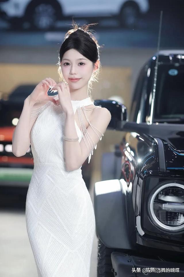 成都一车模好漂亮178cm身高体重55kg 美得太犯规 绝世佳人不过如此