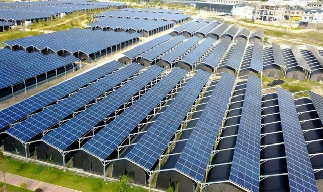 相当于20个三峡大坝，外媒已经发现，中国悄悄在沙漠里干了件大事
