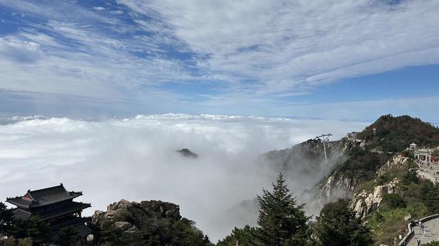 云海翻涌 宝光乍现 泰山秋日胜景引人沉醉